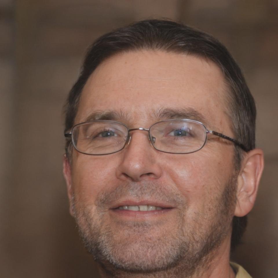 Marcus Thompson, Senior Financial Advisor